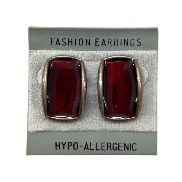 Vintage Fashion Earrings Post Pierced Red Silvertone 1 Inch - Picture 1 of 7